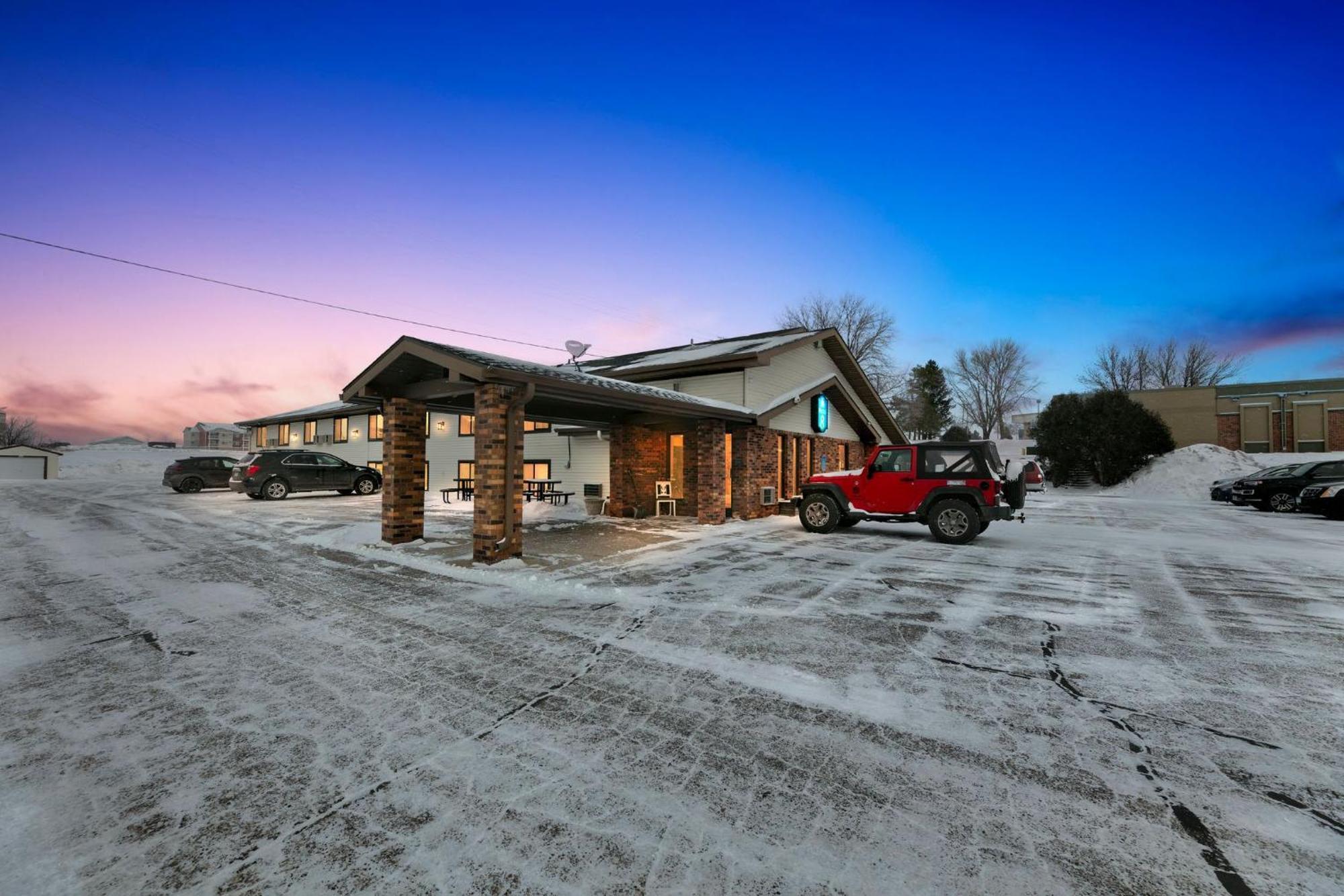 Hotel 8 Fergus Falls Экстерьер фото